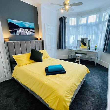 Flat In The Heart Of Leigh On Sea Less Than 2 Miles From The Beach Southend-on-Sea Eksteriør bilde