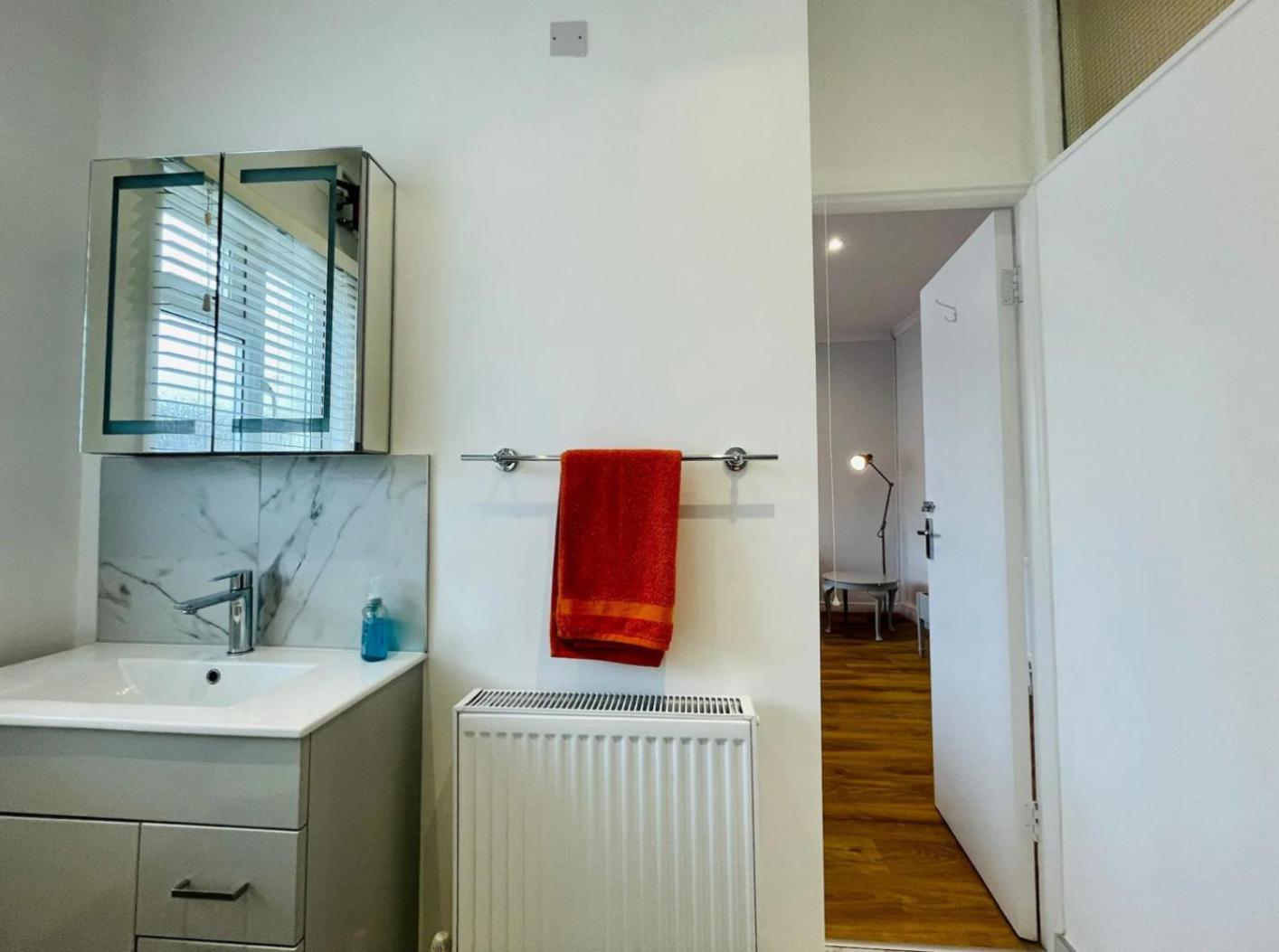 Flat In The Heart Of Leigh On Sea Less Than 2 Miles From The Beach Southend-on-Sea Eksteriør bilde